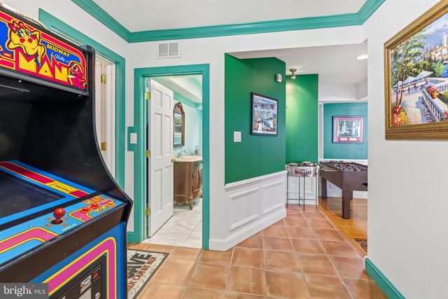 107 E MILL RD, Flourtown, PA 19031