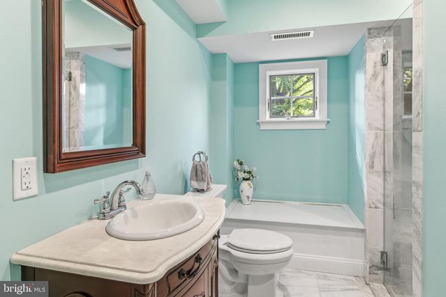 107 E MILL RD, Flourtown, PA 19031