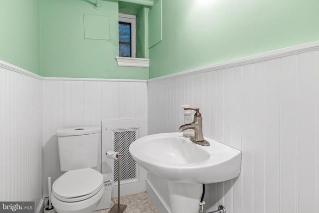 107 E MILL RD, Flourtown, PA 19031