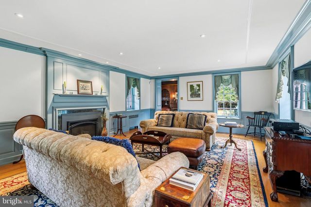 107 E MILL RD, Flourtown, PA 19031