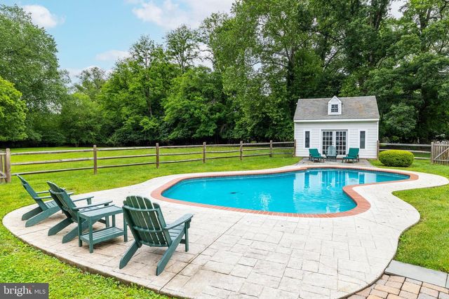 107 E MILL RD, Flourtown, PA 19031