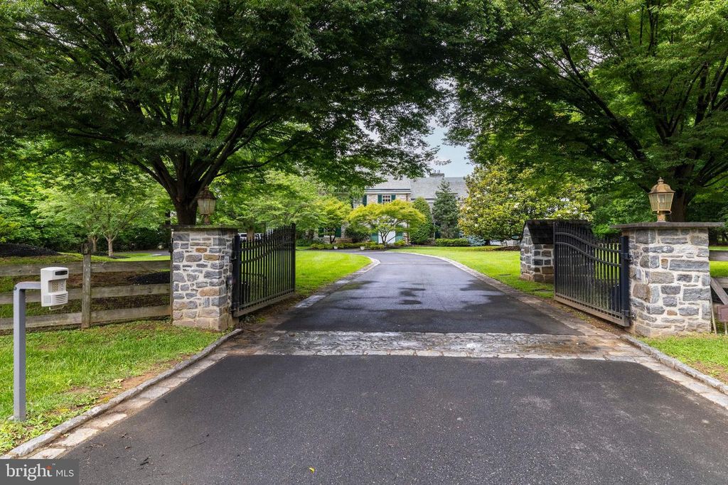 107 E MILL RD, Flourtown, PA 19031