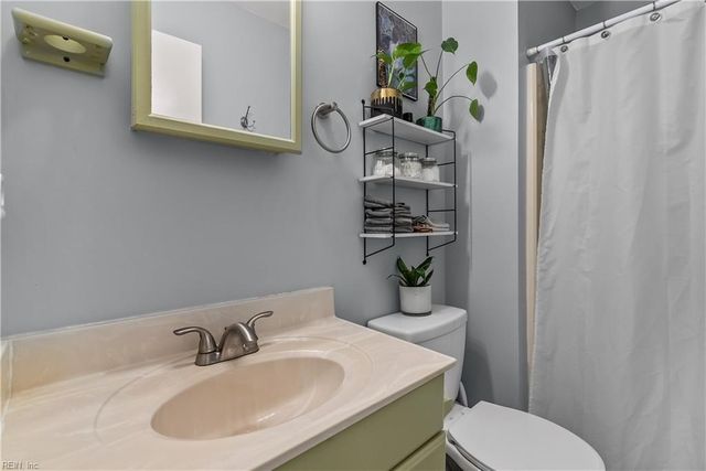 1637 Helmsley CT, Virginia Beach, VA 23464