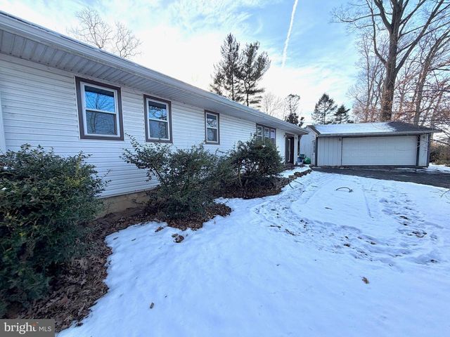 490 MEADOW LN, Lebanon, PA 17042