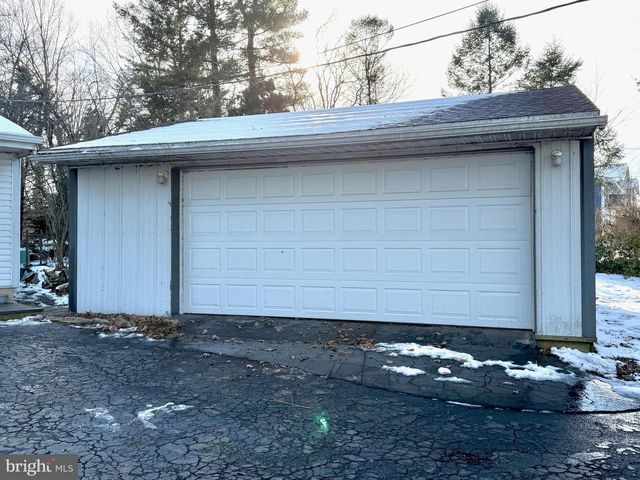 490 MEADOW LN, Lebanon, PA 17042