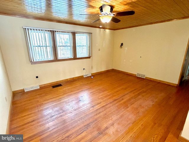 490 MEADOW LN, Lebanon, PA 17042