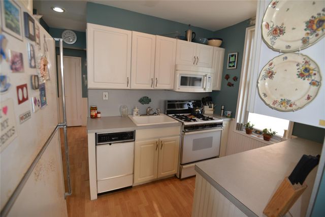 194 Smith 1P, Freeport, NY 11520