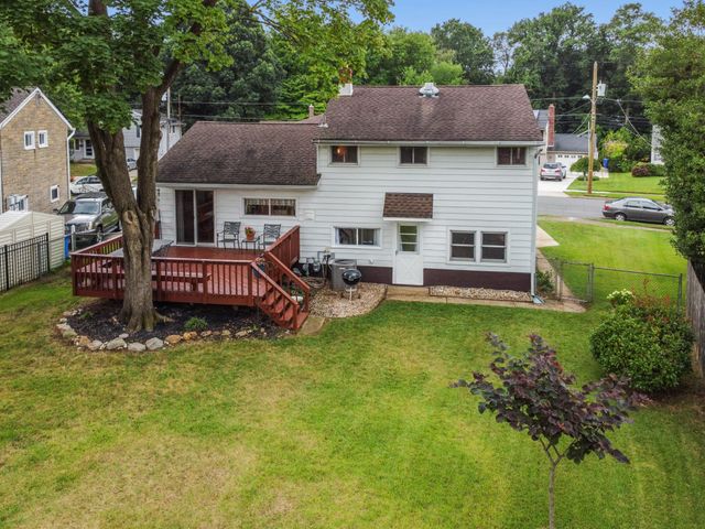 85 W WOODCREST AVE, Maple Shade, NJ 08052