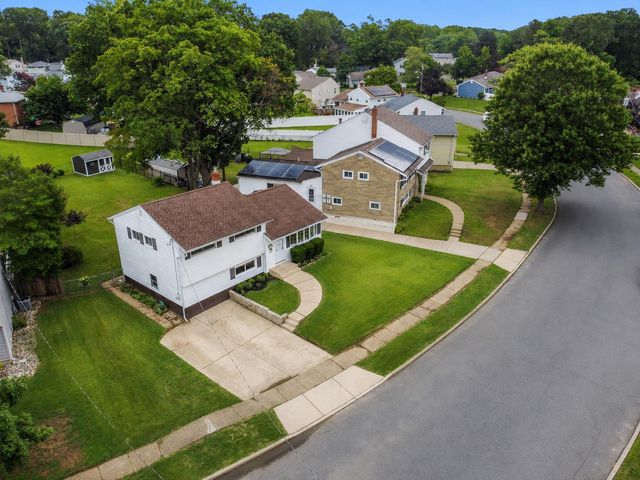 85 W WOODCREST AVE, Maple Shade, NJ 08052