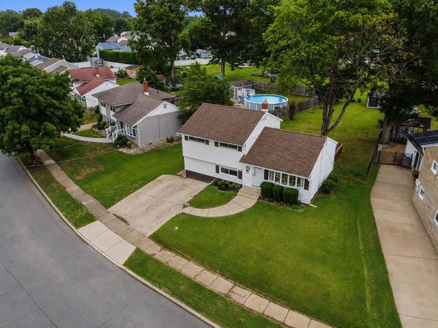 85 W WOODCREST AVE, Maple Shade, NJ 08052