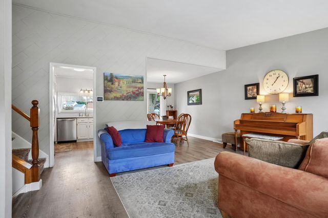 85 W WOODCREST AVE, Maple Shade, NJ 08052