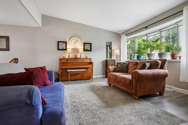 85 W WOODCREST AVE, Maple Shade, NJ 08052
