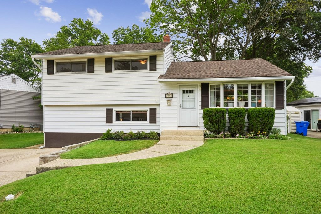 85 W WOODCREST AVE, Maple Shade, NJ 08052