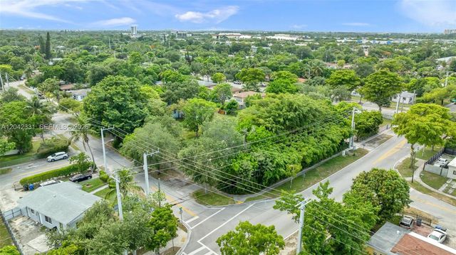 1585 NE 158th St, North Miami Beach, FL 33162