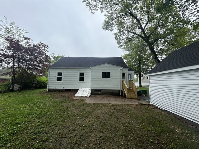 592 Prospect St, Chicopee, MA 01020