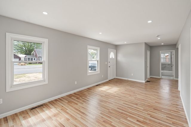 592 Prospect St, Chicopee, MA 01020