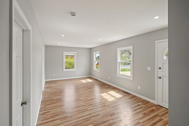 592 Prospect St, Chicopee, MA 01020