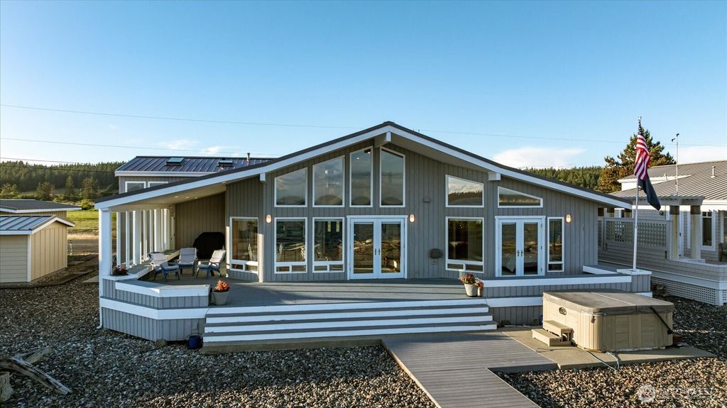 333 Keystone Avenue, Coupeville, WA 98239