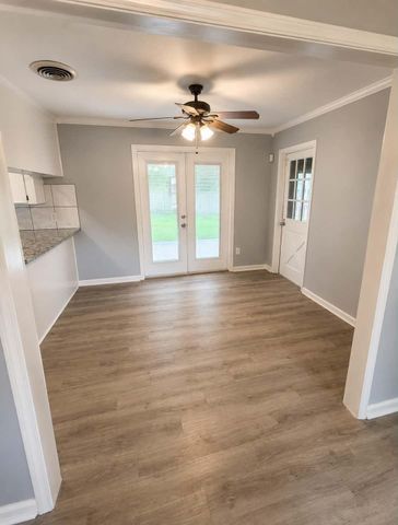 2721 27th Avenue N, Texas City, TX 77590