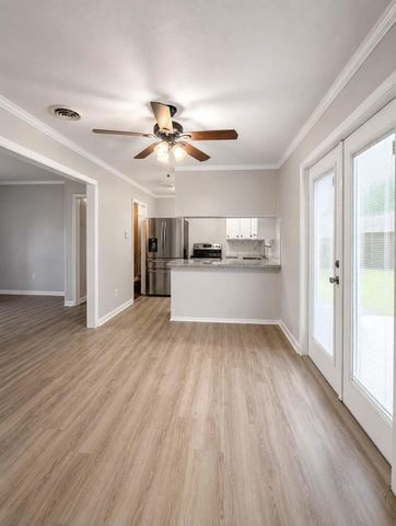 2721 27th Avenue N, Texas City, TX 77590