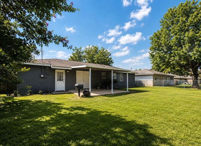 2721 27th Avenue N, Texas City, TX 77590