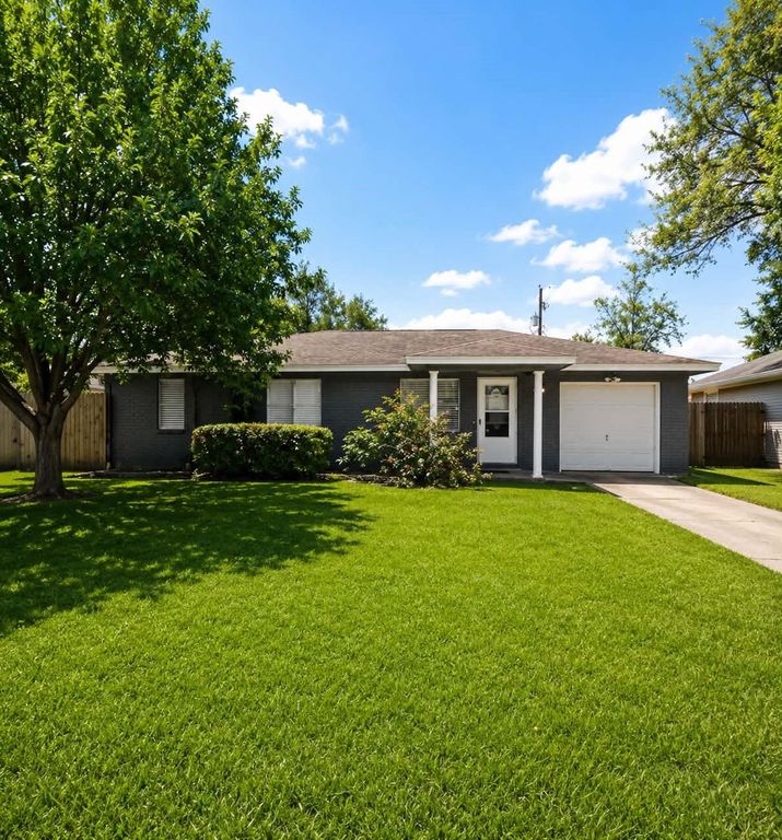 2721 27th Avenue N, Texas City, TX 77590