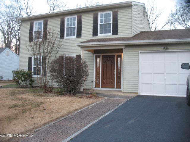 32 Appletree Road, Howell, NJ 07731