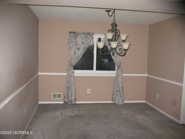 32 Appletree Road, Howell, NJ 07731