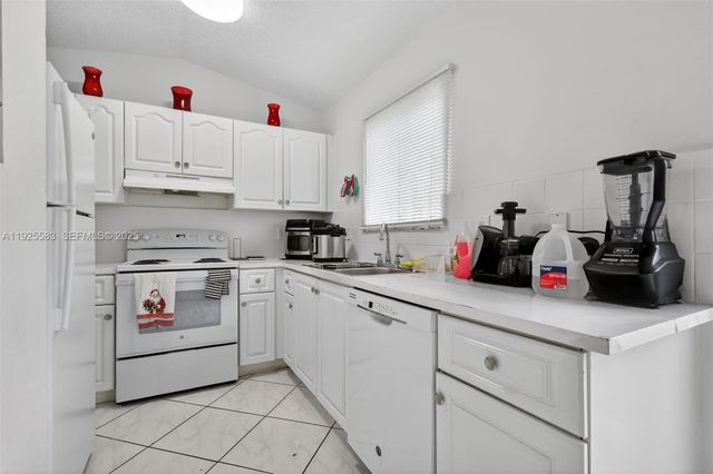 18615 NW 84th Pl 104-1, Hialeah, FL 33015