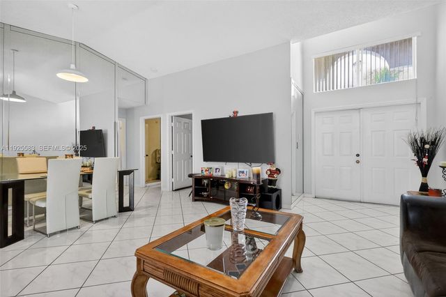 18615 NW 84th Pl 104-1, Hialeah, FL 33015