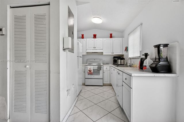 18615 NW 84th Pl 104-1, Hialeah, FL 33015