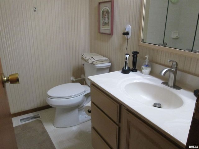 3129 N BIRKSHIRE Drive, Peoria, IL 61615