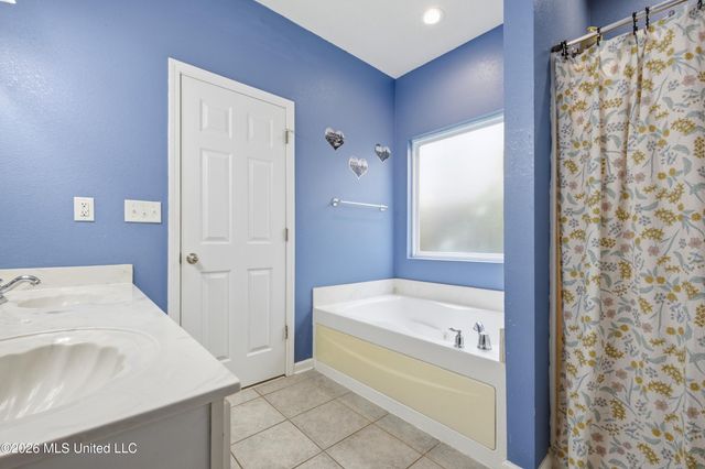 7341 Red Maple Drive, Olive Branch, MS 38654