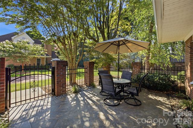 7424 Hurstbourne Green Drive, Charlotte, NC 28277