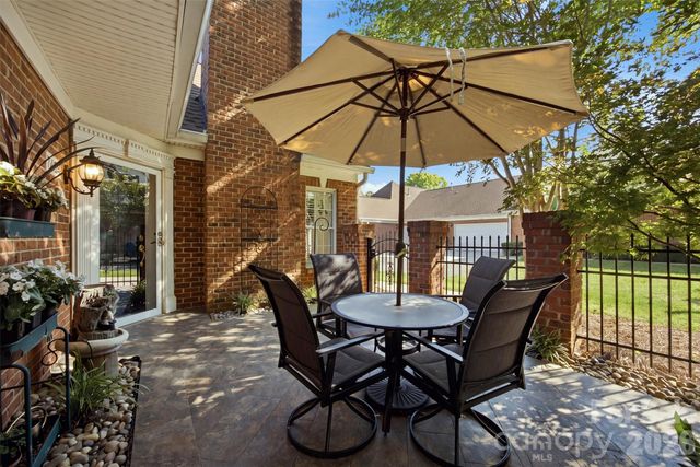 7424 Hurstbourne Green Drive, Charlotte, NC 28277