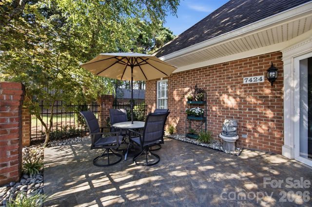 7424 Hurstbourne Green Drive, Charlotte, NC 28277