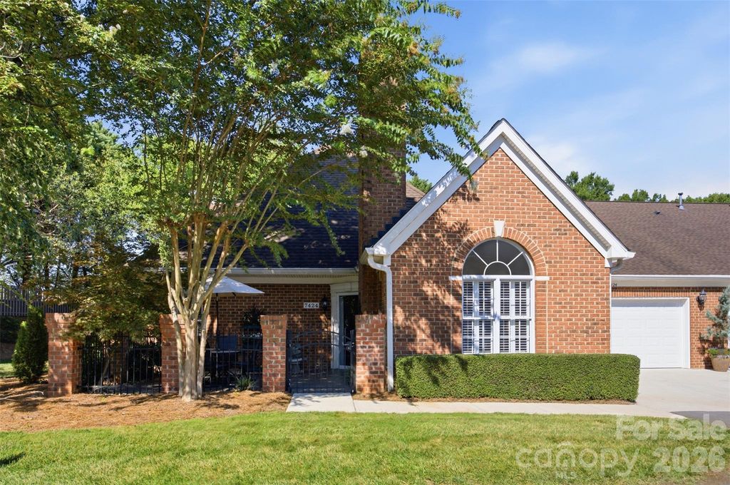 7424 Hurstbourne Green Drive, Charlotte, NC 28277