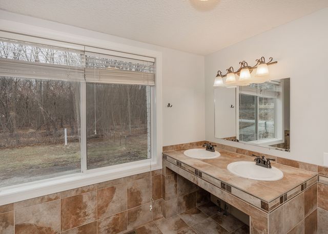 25199 182nd Street, Pleasant Valley, IA 52767