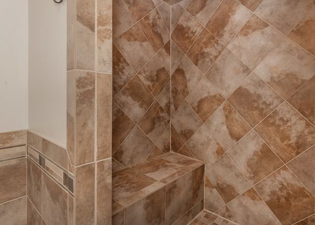 25199 182nd Street, Pleasant Valley, IA 52767