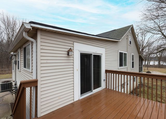 25199 182nd Street, Pleasant Valley, IA 52767