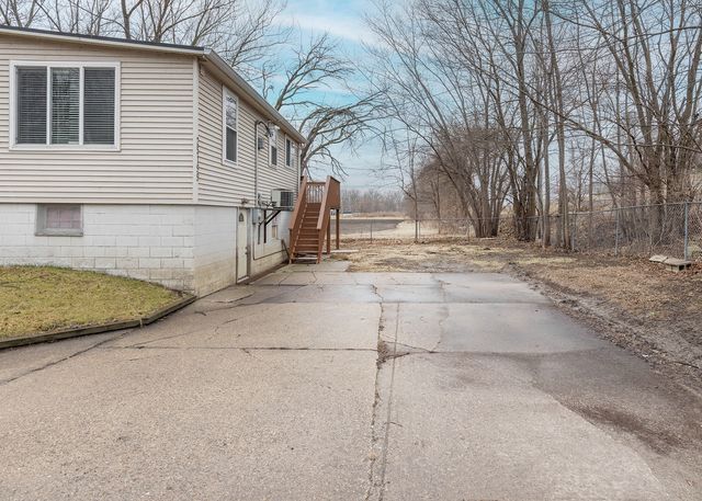 25199 182nd Street, Pleasant Valley, IA 52767