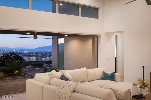 2180 Skyline Heights Lane, Henderson, NV 89052