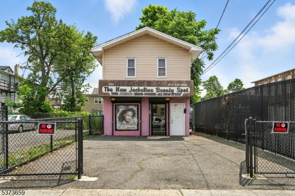 521 E 18th St, Paterson City, NJ 07514