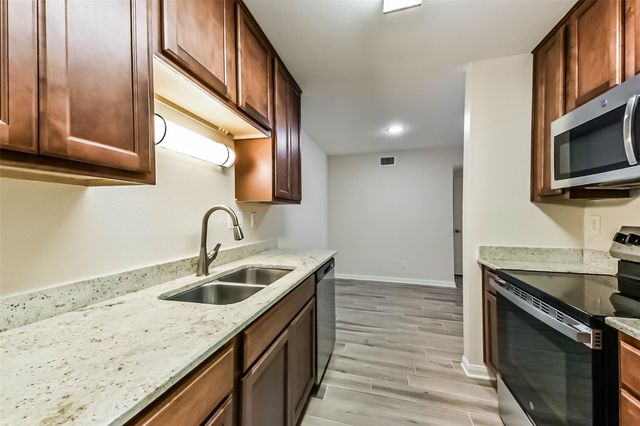 1860 White Oak Drive 245, Houston, TX 77009