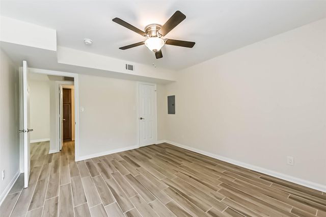 1860 White Oak Drive 245, Houston, TX 77009