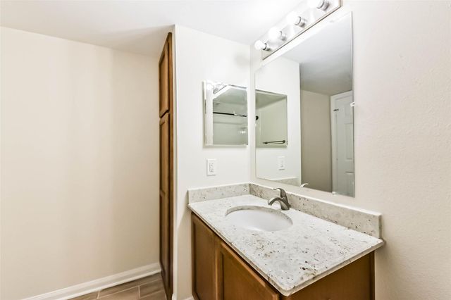 1860 White Oak Drive 245, Houston, TX 77009