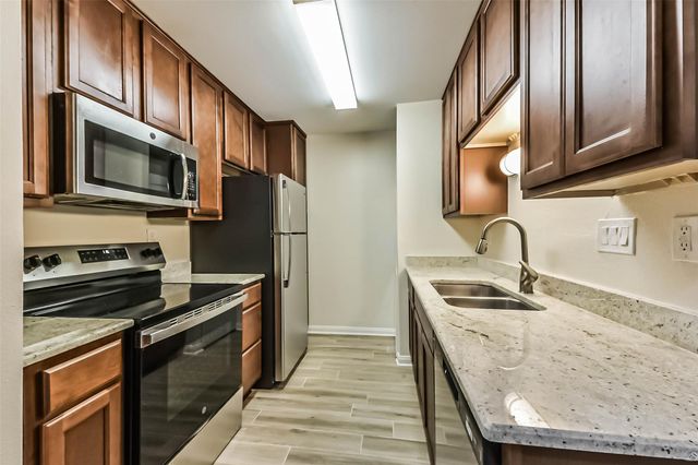 1860 White Oak Drive 245, Houston, TX 77009