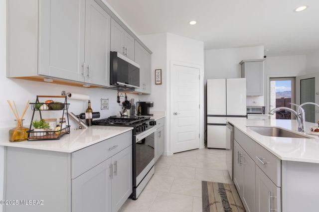 12871 E Joffroy Drive, Vail, AZ 85641