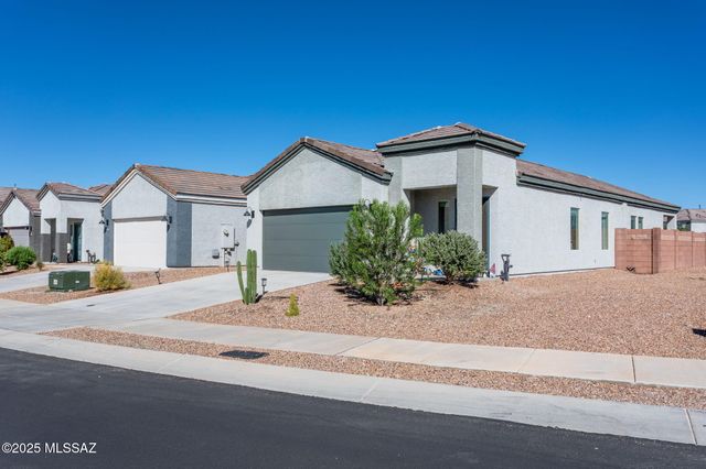 12871 E Joffroy Drive, Vail, AZ 85641