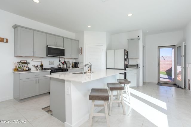 12871 E Joffroy Drive, Vail, AZ 85641